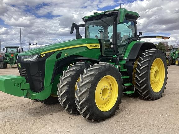 Image of John Deere 8R 370 equipment image 2
