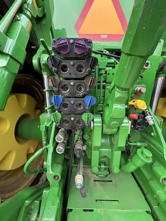 Image of John Deere 8R 370 equipment image 4