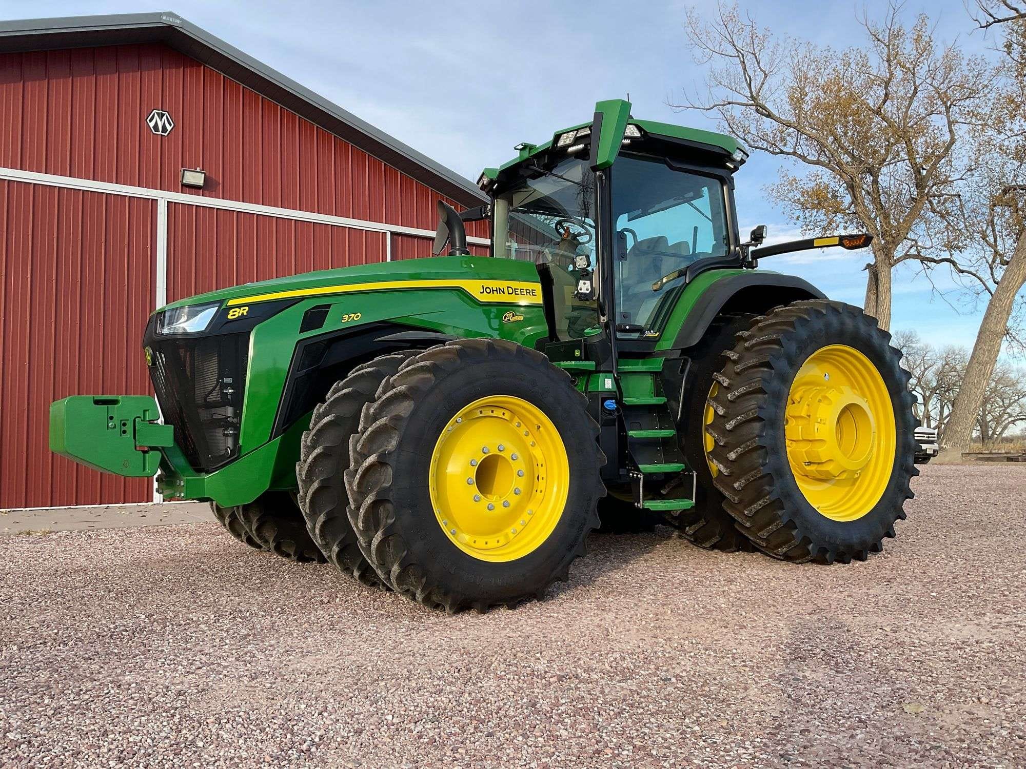 2023 John Deere 8R 370 Equipment Image0