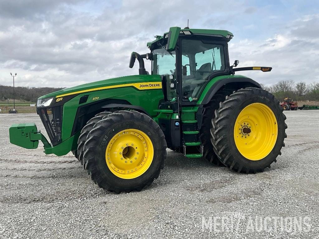 2023 John Deere 8R 370 Equipment Image0