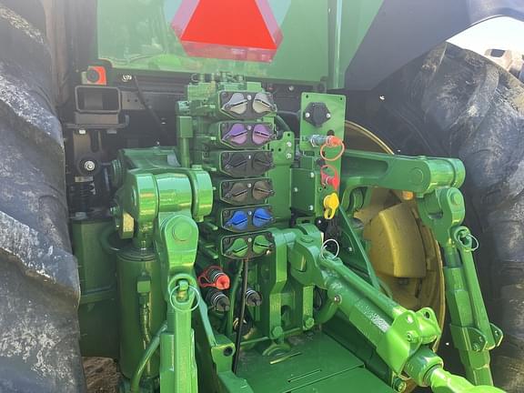 Image of John Deere 8R 410 equipment image 4