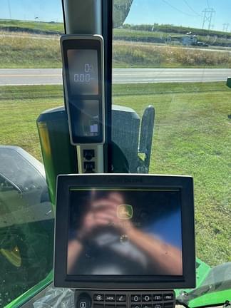 Image of John Deere 8R 410 equipment image 4