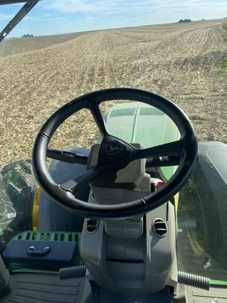 Image of John Deere 8R 410 equipment image 4