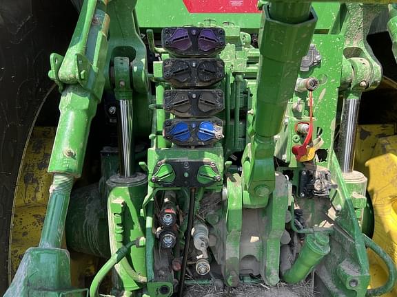 Image of John Deere 8R 410 equipment image 4