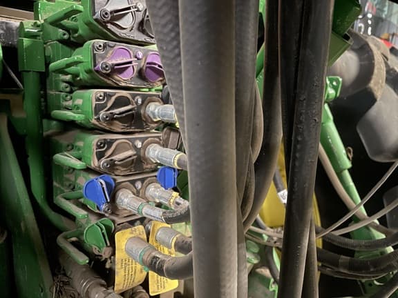 Image of John Deere 8R 410 equipment image 4