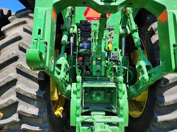 Image of John Deere 8R 410 equipment image 4