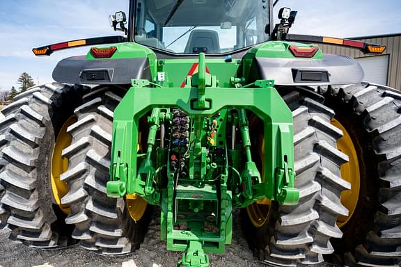 Image of John Deere 8R 410 equipment image 4