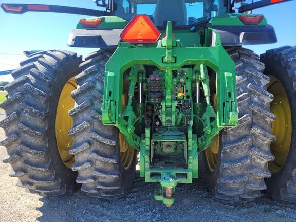 Image of John Deere 8R 410 equipment image 4