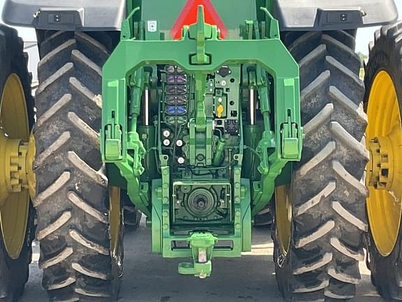 Image of John Deere 8R 410 equipment image 4