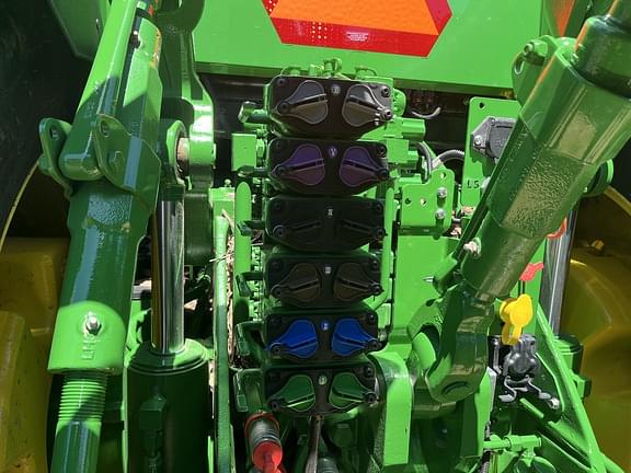 Image of John Deere 8R 410 equipment image 4