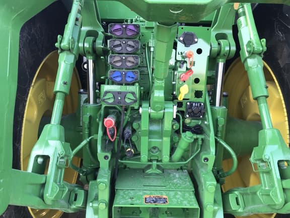 Image of John Deere 8R 410 equipment image 4