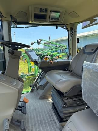 Image of John Deere 8R 410 equipment image 4