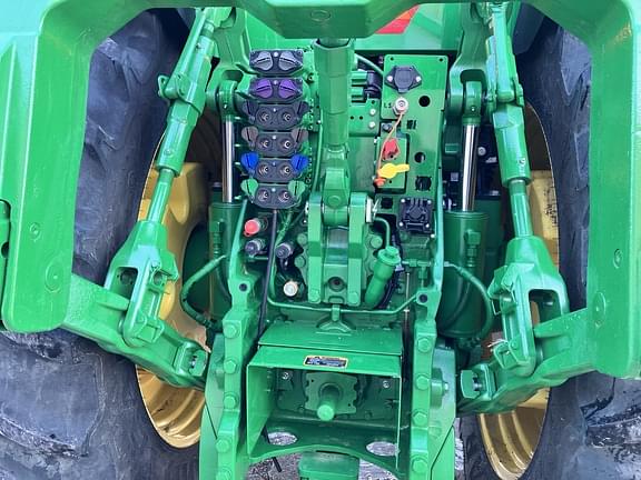 Image of John Deere 8R 410 equipment image 4