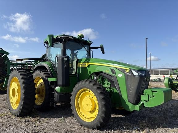 Image of John Deere 8R 410 equipment image 2