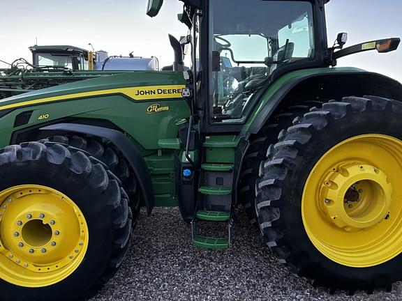 Image of John Deere 8R 410 equipment image 2