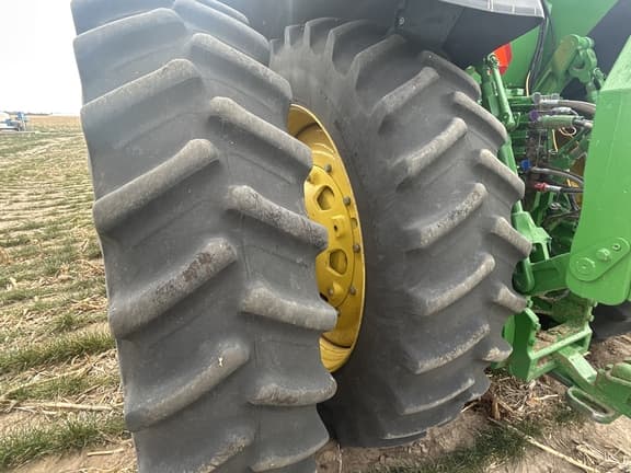 Image of John Deere 8R 410 equipment image 3