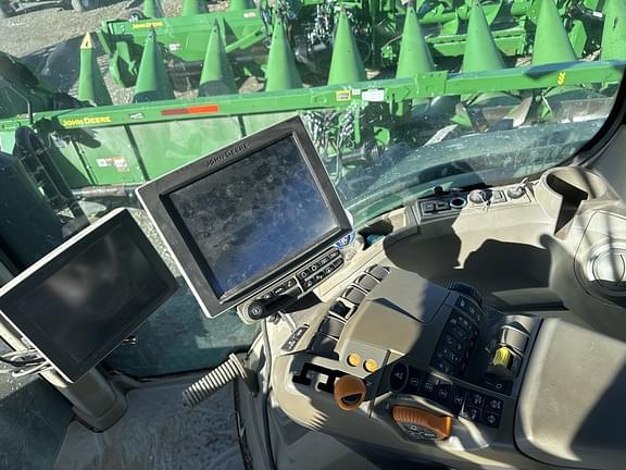 Image of John Deere 8R 410 equipment image 2