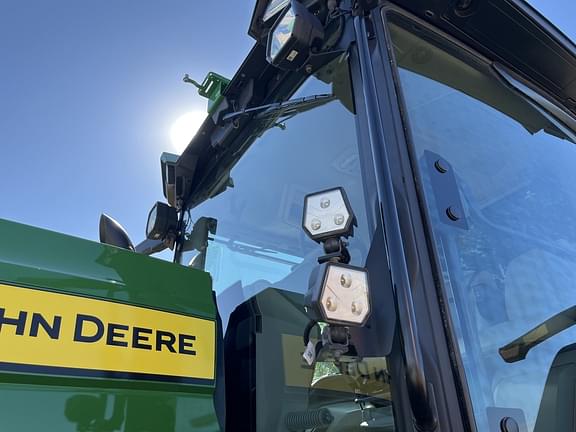 Image of John Deere 8R 410 equipment image 4