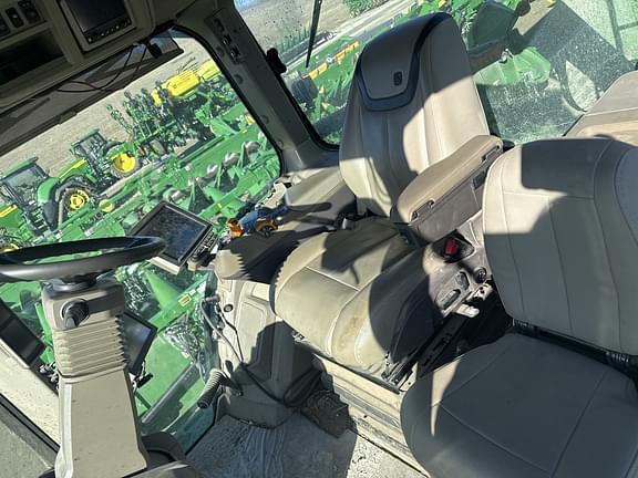 Image of John Deere 8R 410 equipment image 4