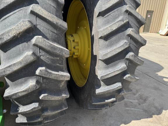 Image of John Deere 8R 410 equipment image 2