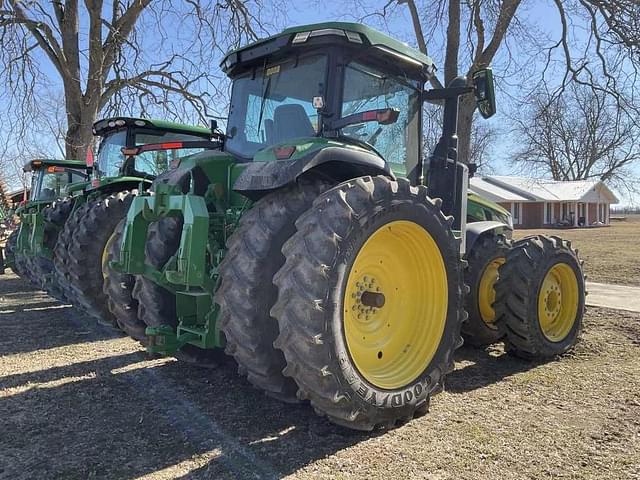 Image of John Deere 8R 250 equipment image 2