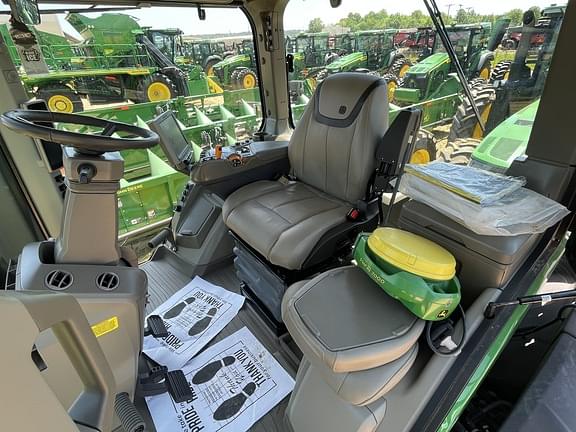 Image of John Deere 8RT 310 equipment image 1