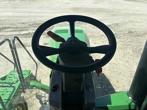 Image of John Deere 8RT 410 equipment image 3