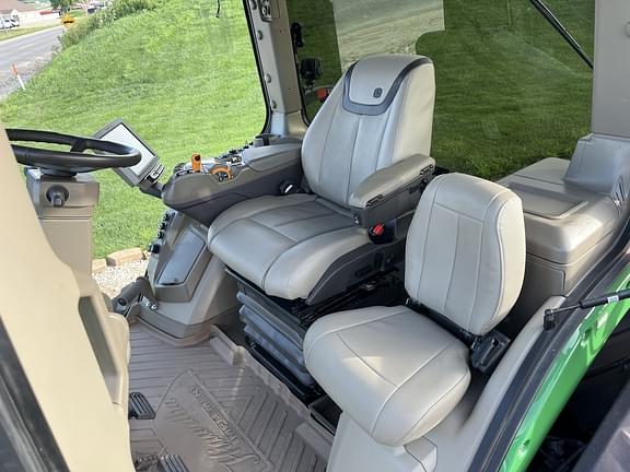 Image of John Deere 8RT 410 equipment image 1