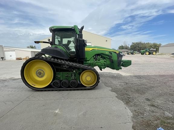 Image of John Deere 8RT 410 equipment image 2