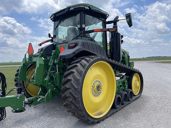 Image of John Deere 8RT 410 equipment image 4