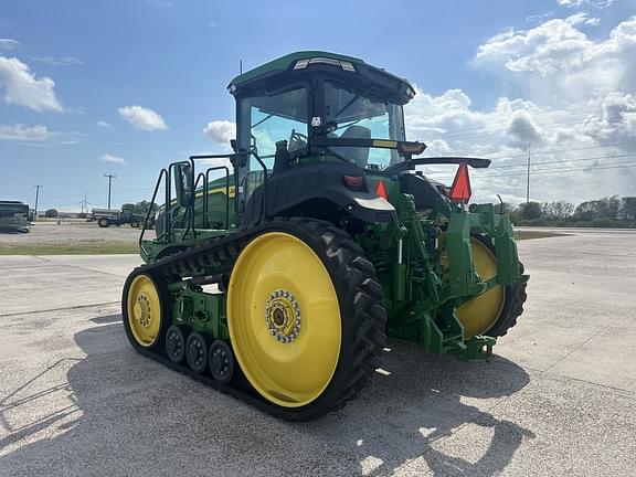 Image of John Deere 8RT 410 equipment image 4