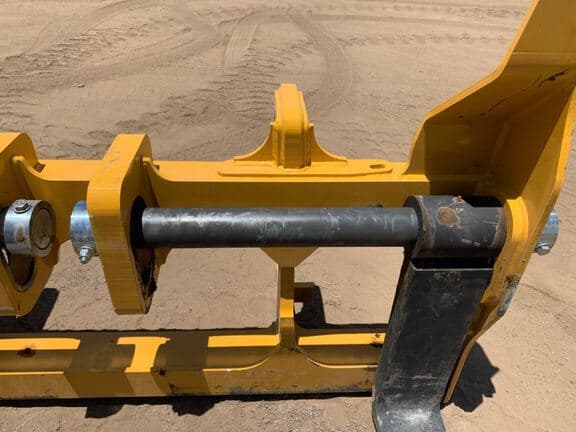 Image of John Deere Pallet Forks equipment image 4
