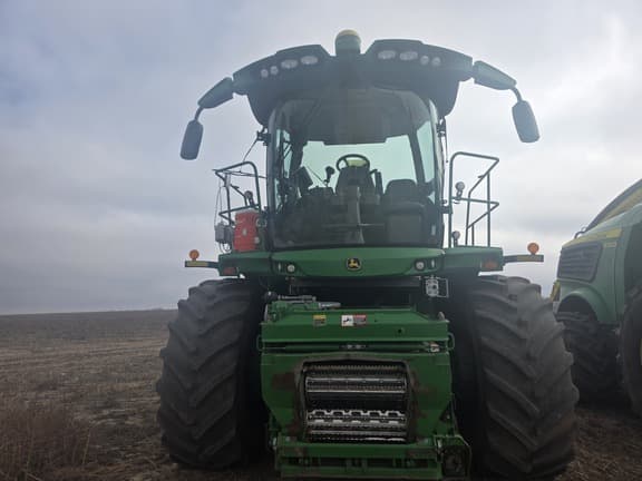 Image of John Deere 9700 equipment image 1