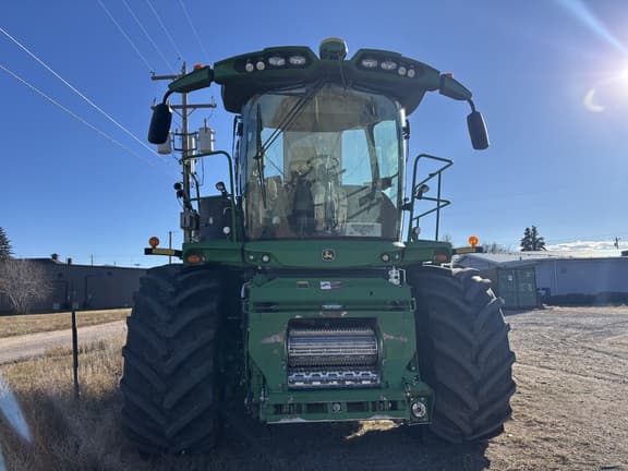 Image of John Deere 9700 equipment image 1