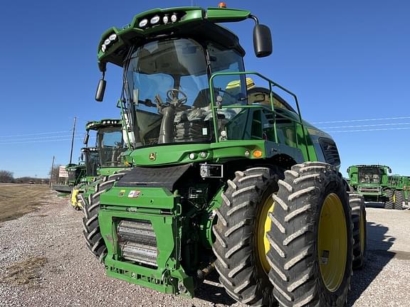 Image of John Deere 9700 equipment image 1