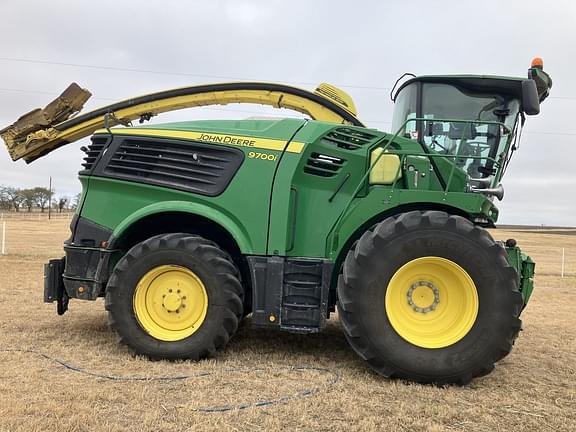 Image of John Deere 9700 equipment image 2