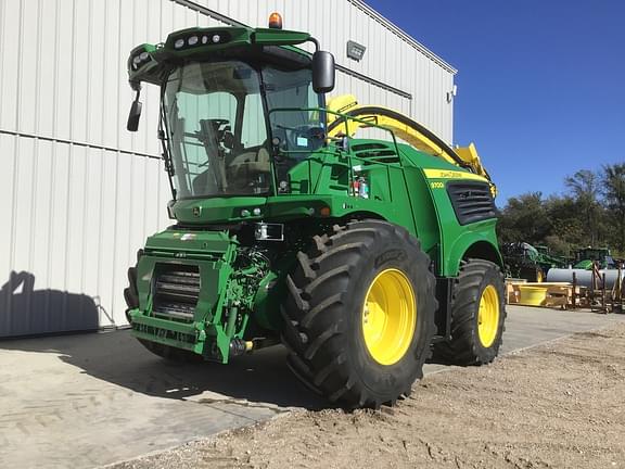 Image of John Deere 9700 equipment image 1