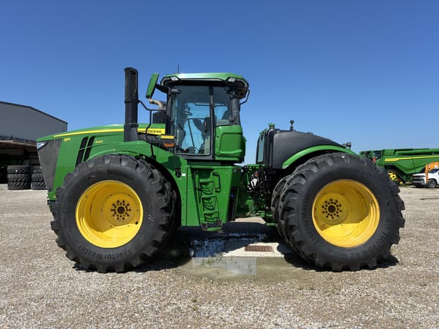 Image of John Deere 9R 440 equipment image 1