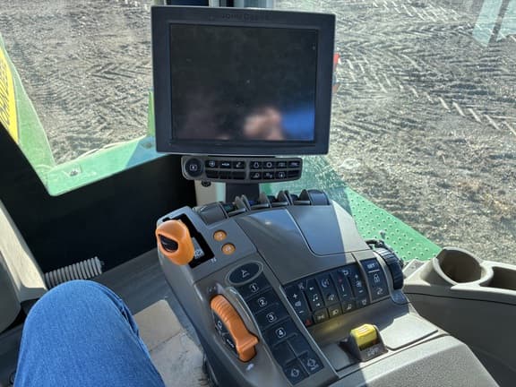 Image of John Deere 9R 440 equipment image 1