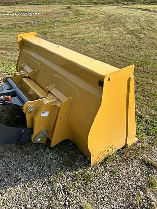 Image of John Deere Wheel Loader Bucket equipment image 2