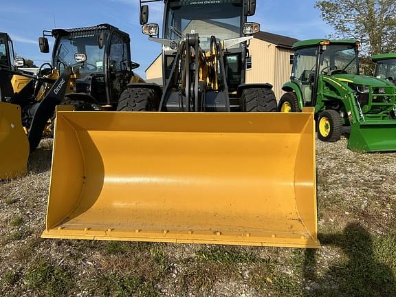 Image of John Deere Wheel Loader Bucket equipment image 4