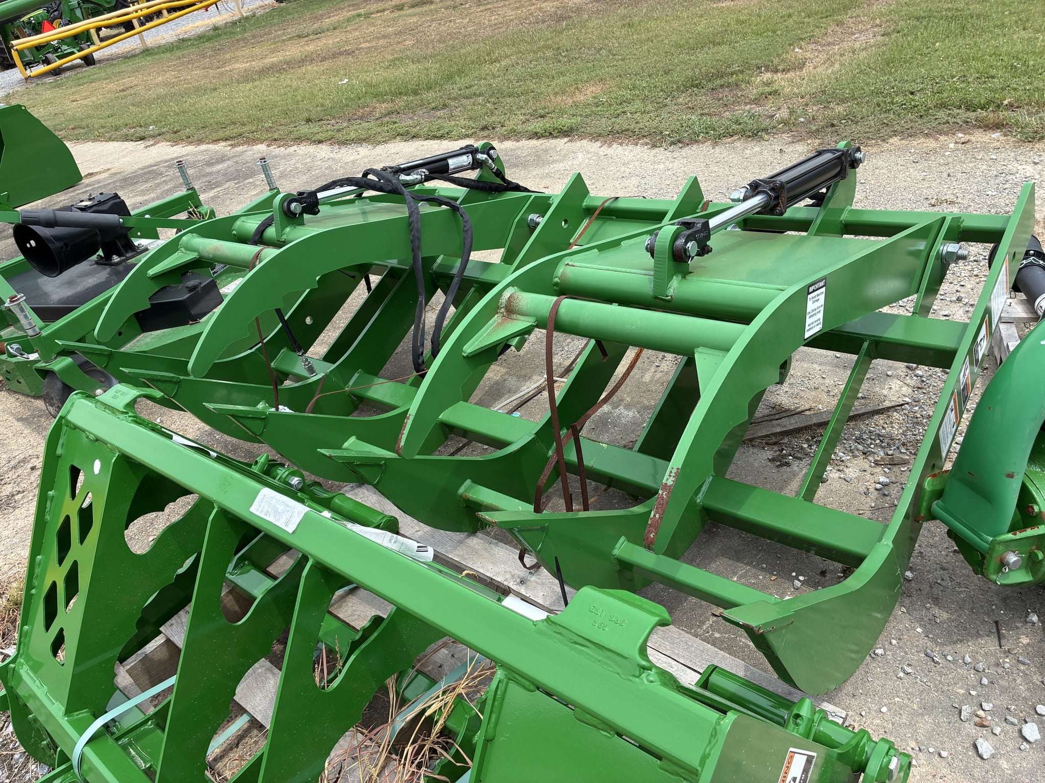2023 Frontier AV20G Equipment Image0