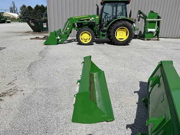 Image of John Deere Bucket equipment image 3