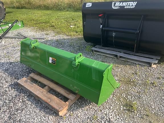 Image of John Deere Bucket equipment image 1