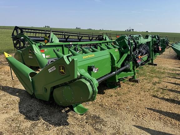 Image of John Deere C12F equipment image 4