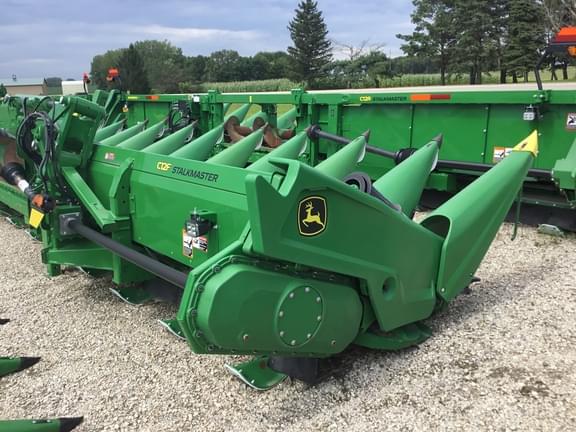Image of John Deere C12F equipment image 4