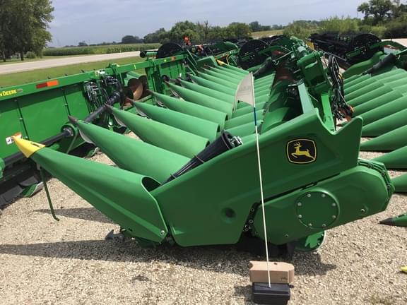 Image of John Deere C12F equipment image 3