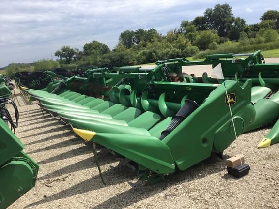 Image of John Deere C12F equipment image 2