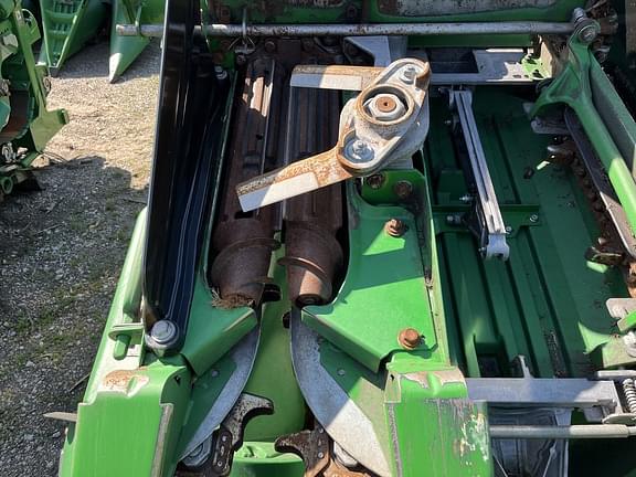 Image of John Deere C12F equipment image 3