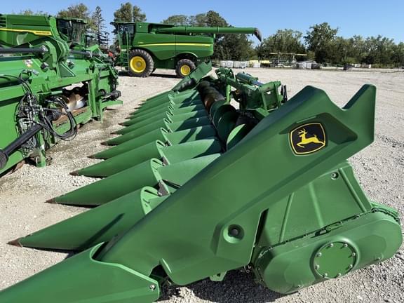 Image of John Deere C12F equipment image 2